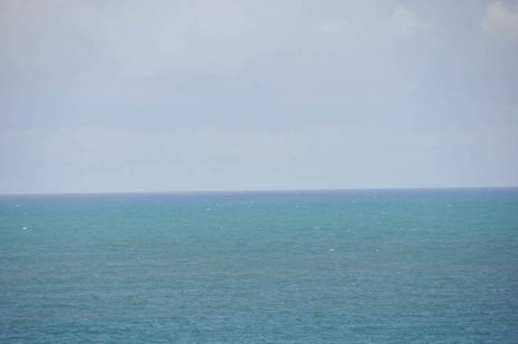 O mar na Ponta do Seixas. Do lado de lá é a África, pertinho.. (em João Pessoa - PB)